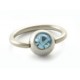 Ring +bal met blauwe steen