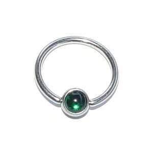 Ring met donker groene steen